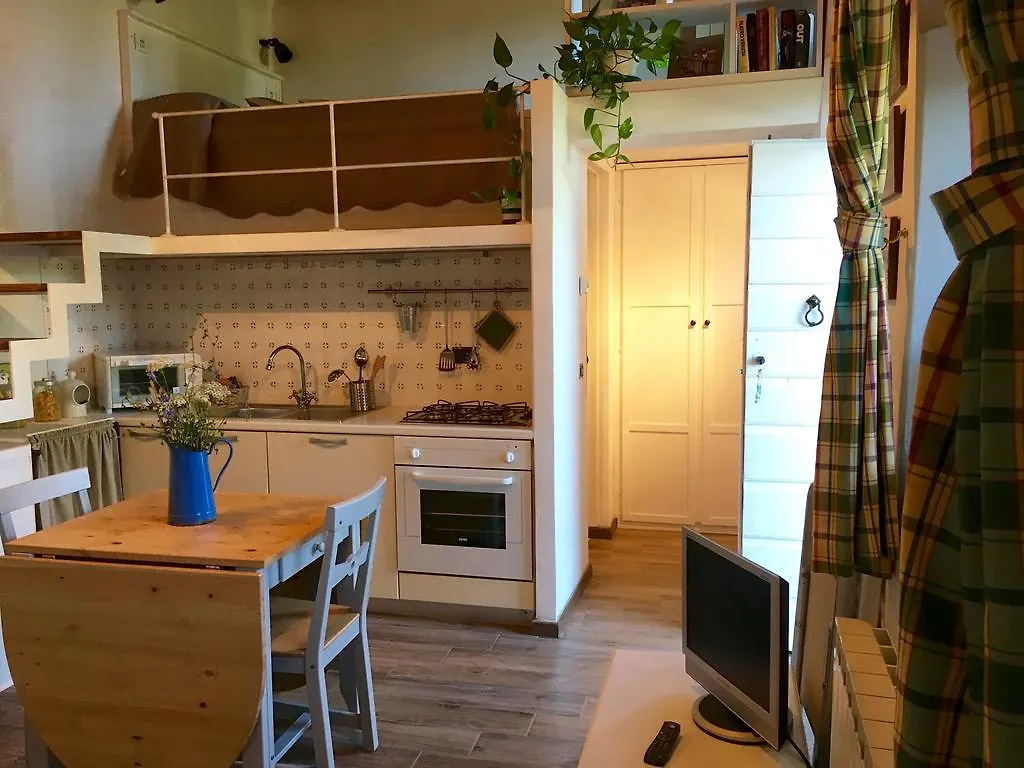 Casa Bouganville Massa Macinaia 0*,